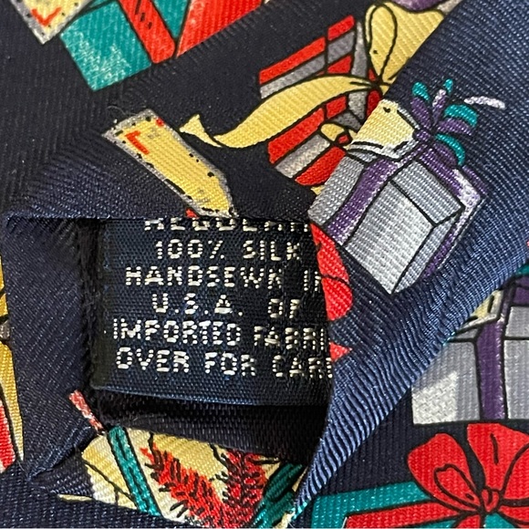 Lands’ End Direct Merchants 100% silk, wrapped presents tie. - Picture 5 of 5